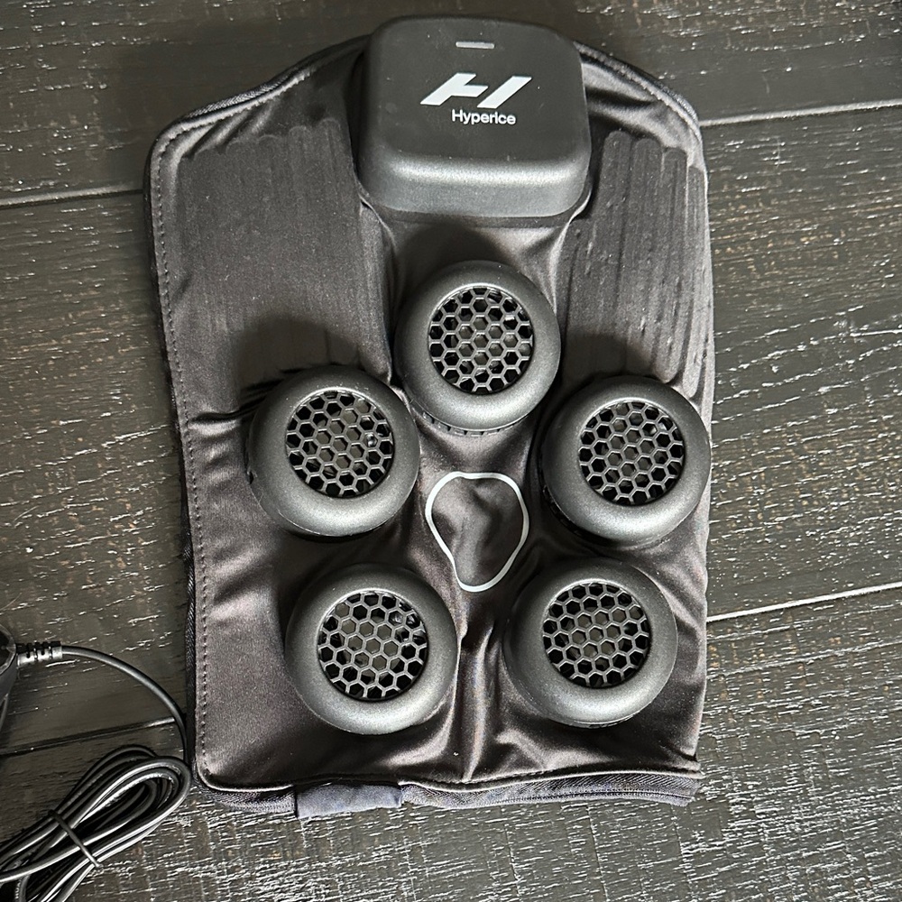 Hyperice X Knee - Wireless Hot and Cold Contrast Therapy device.Charger included